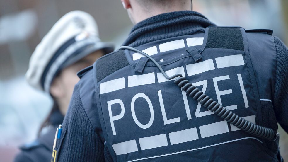 Die Polizei Bremen hat zusammen mit weiteren Behörden gewerbliche Betriebe im Bahnhofsquartier, der Innenstadt, im Ostertor-/Steintorviertel und der Neustadt kontrolliert. Foto: Marijan Murat