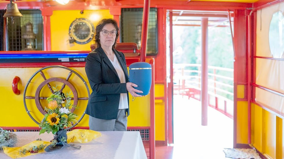 Der grobe Rahmen für den Ablauf einer Flussbestattung sei bereits klar, sagt Bestatterin Grandjean. (Archivbild) Foto: Harald Tittel