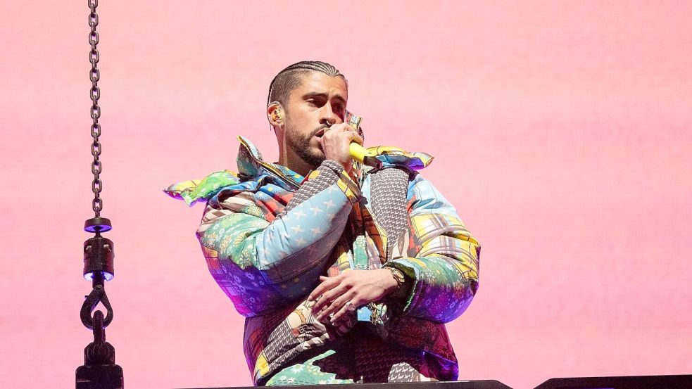 Bad Bunny wird der Star der Halbzeit-Show des Super Bowl am 8. Februar. (Archivbild) Foto: Amy Harris/Invision/AP/dpa