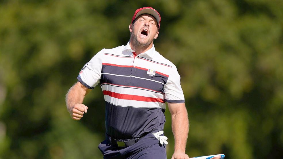 Bryson DeChambeau kam nach einem Fünf-Punkte-Rückstand noch zurück und holte ein Unentschieden. Foto: Robert Bukaty/AP/dpa