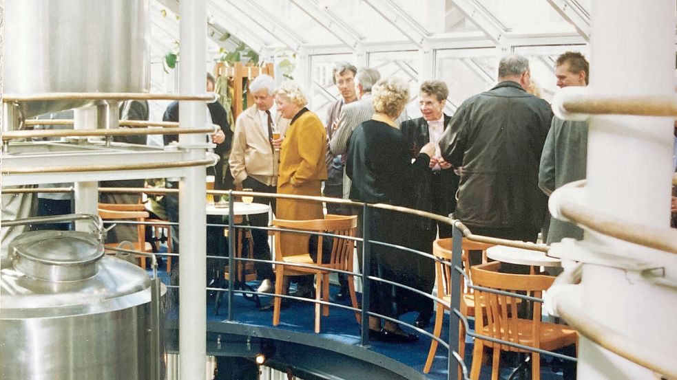 Hochbetrieb in der Anfangszeit: Das Brauhaus war Anfang der 1990er-Jahre Szenetreff und Publikumsmagnet. Gut zu erkennen sind die Braukessel. Foto: Archiv ON