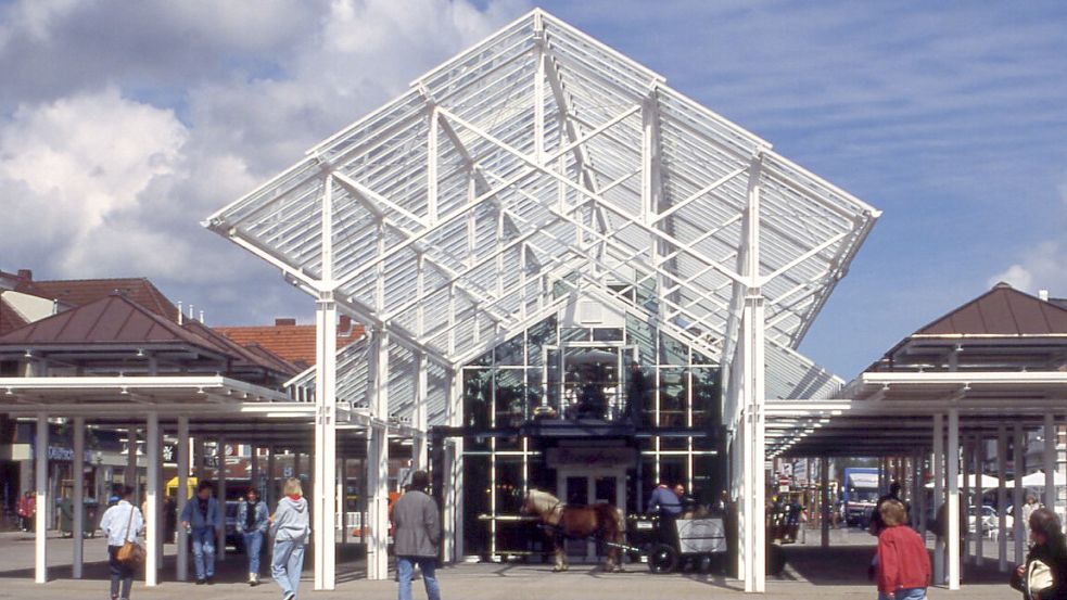 Filigraner Baukörper: Im April 1991 eröffnete das Brauhaus in der Markthalle. Was folgte, war eine Zeit des Erfolgs. Brauhäuser lagen in den 1990er-Jahren bundesweit im Trend. Foto: Archiv ON
