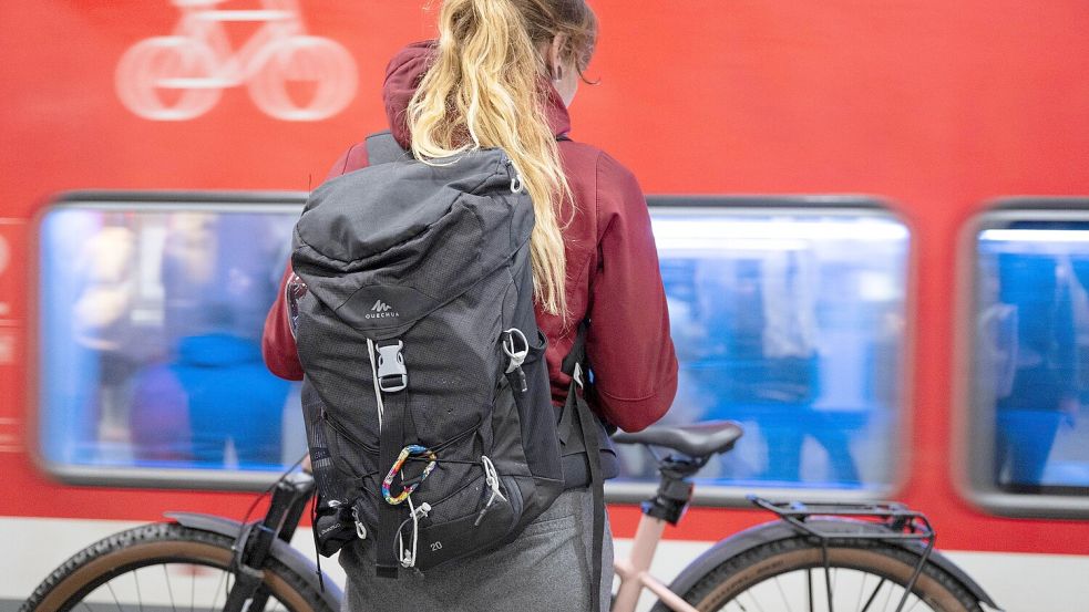 Was in Zügen bereits möglich ist, soll künftig auch in Bussen im Osnabrücker Land geprüft werden: die Mitnahme von Fahrrädern. Foto: dpa/Sebastian Kahnert