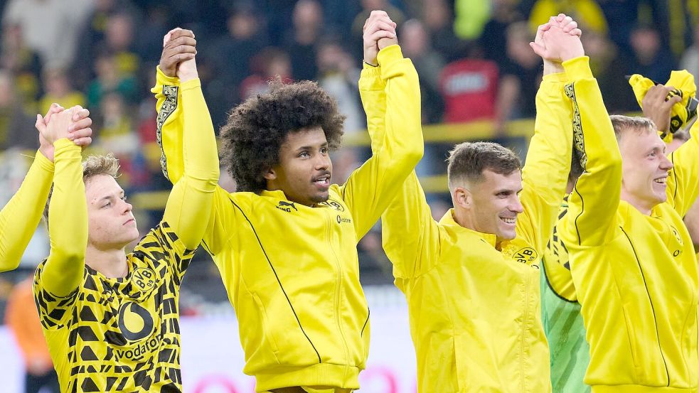 Karim Adeyemi (M) wird für die Dortmunder Mannschaft immer wichtiger. Foto: Bernd Thissen