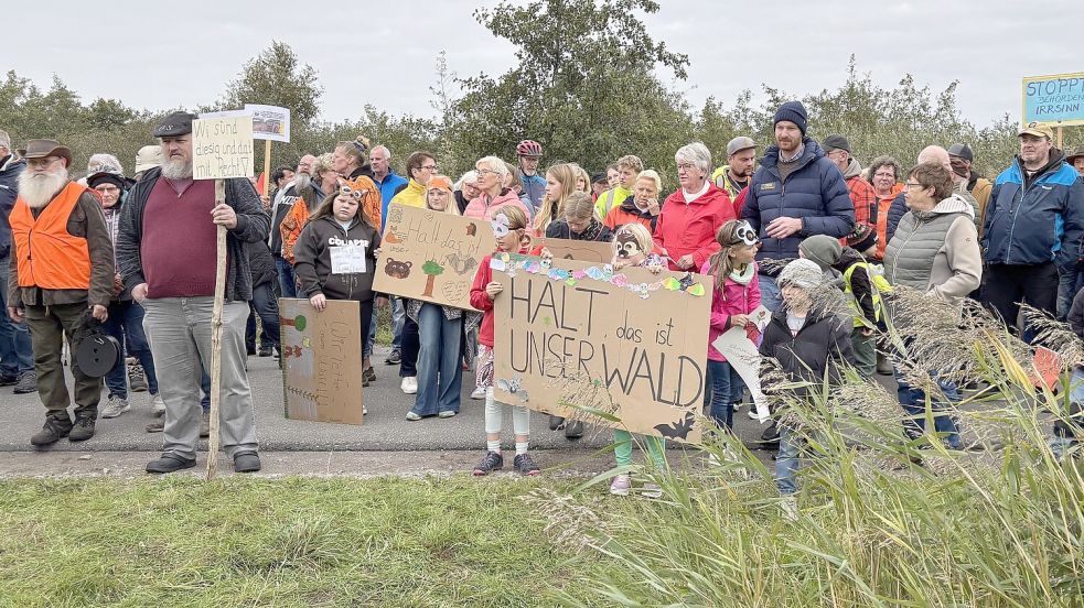 Jung und Alt demonstrierten am Sonnabend für den Wald. Foto: Lasse Paulsen