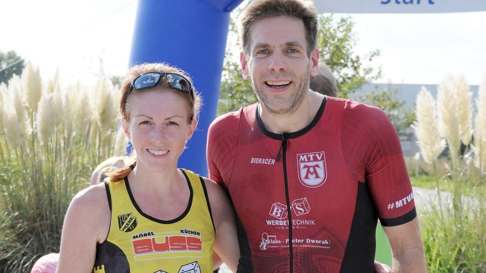 Die Schnellsten unter sich: Ossiloop-Siegerin Verena Coordes und MTV-Triathlet Armin Ross siegten auf der 10-Kilometer-Strecke. Foto: Udo Hippen
