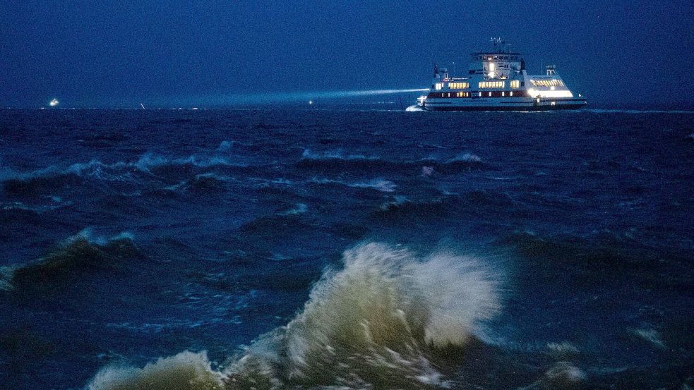 An der Nordsee kann es am verlängerten Wochenende äußerst ungemütlich werden (Archivbild). Foto: Daniel Bockwoldt