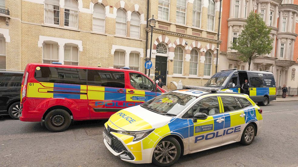 Kein ungewöhnliches Bild an diesem Donnerstag in Manchester: Polizeiwagen allerorts Foto: dpa/AP | Kirsty Wigglesworth