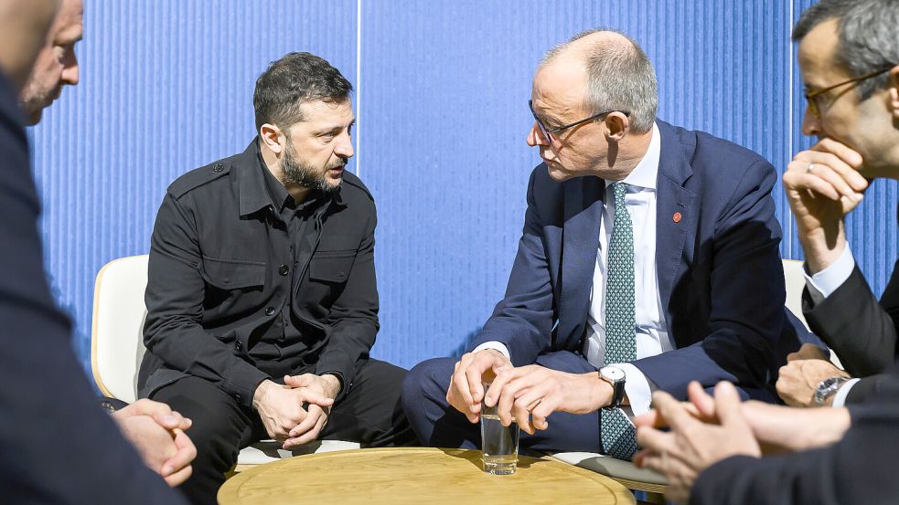 Wie weiter mit der Ukraine? Staatspräsident Wolodymyr Selenskyj im Gespräch mit Bundeskanzler Friedrich Merz. Foto: dpa/Bundesregierung/Marvin Ibo Güngör