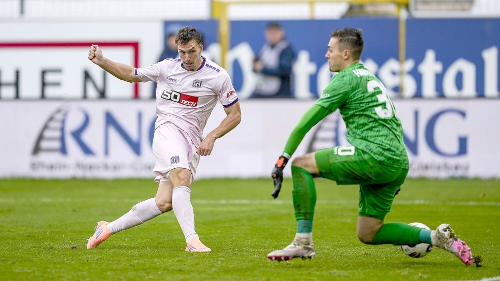 Robin Meißner, Stürmer des VfL Osnabrück: Mannheims Keeper Hawryluk überwand er zweimal regulär, ein weiteres Tor wurde wegen Abseits aberkannt. Foto: IMAGO/Oliver Zimmermann