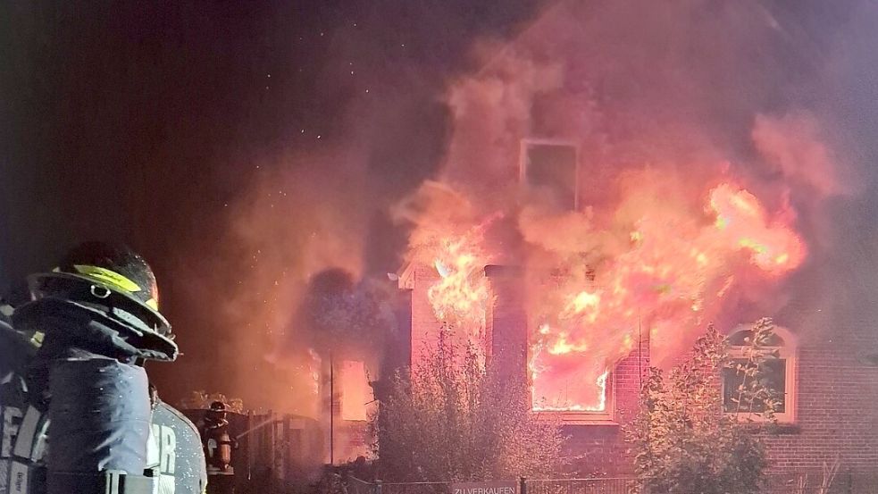 Die Feuerwehr war am Samstag in Bunde im Einsatz. Fotos: Feuerwehr