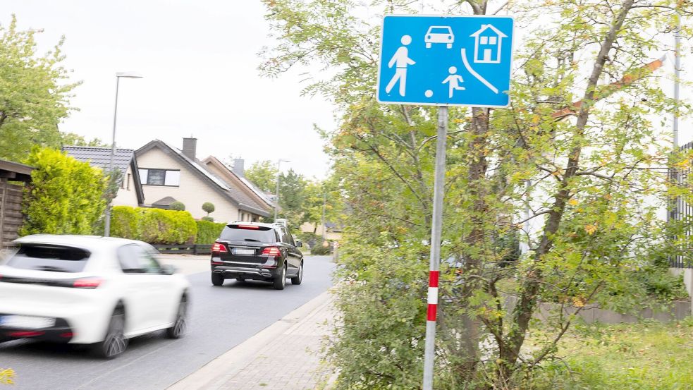 Verkehrsberuhigter Bereich, aber keine Sicherheit: In der Heinrich-Mann-Straße in Osnabrück rasen Autos durch die Sackgasse. Foto: André Havergo