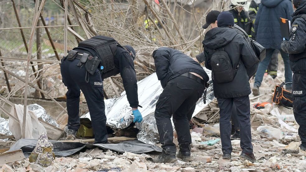 Russischer Nachtangriff trifft die Ukraine. Foto: Mykola Tys/AP/dpa