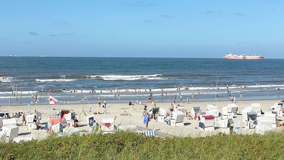 Von Januar bis Juni 2025 zählten die Urlaubgebiete an der Nordsee 5,4 Prozent mehr Übernachtungen. Einer der stärksten Monate war der sonnig-warme Juni - hier auf Wangerooge. Foto: Melanie Hanz