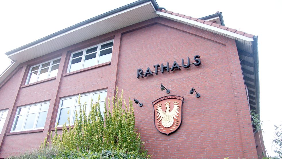 Im Südbrookmerlander Rathaus macht man sich Sorgen wegen der Entwässerung. Foto: Holger Janssen
