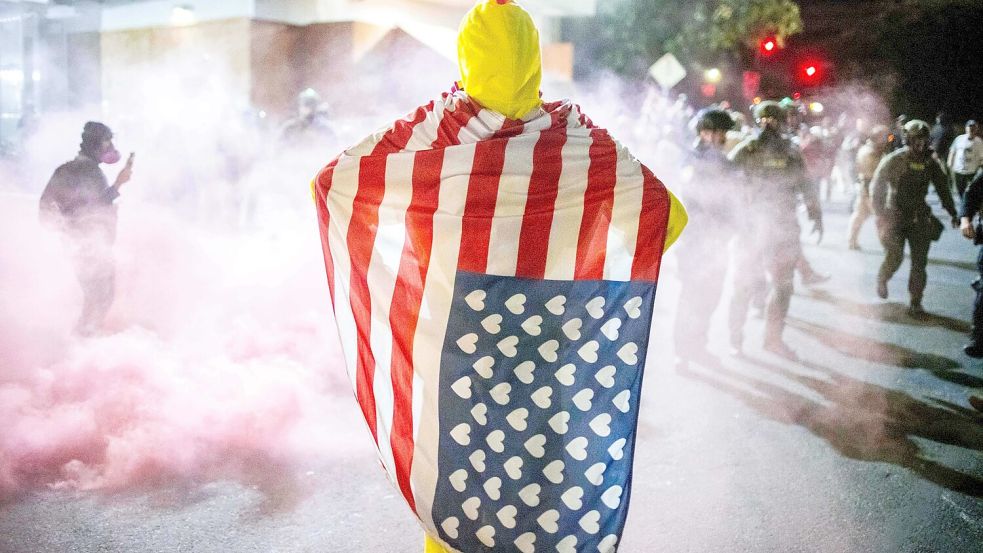 Es gibt Proteste gegen die Einwanderungsbehörde ICE in Portland. Foto: Ethan Swope/AP/dpa