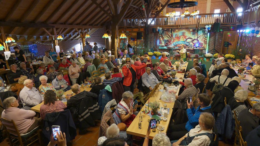 Der Gulfhof war voll besetzt. Fotos: Werner Jürgens
