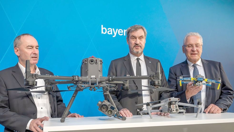 Ministerpräsident Söders Botschaft für den Umgang mit Drohnen ist klar: Abschießen statt Abwarten. Foto: Peter Kneffel/dpa