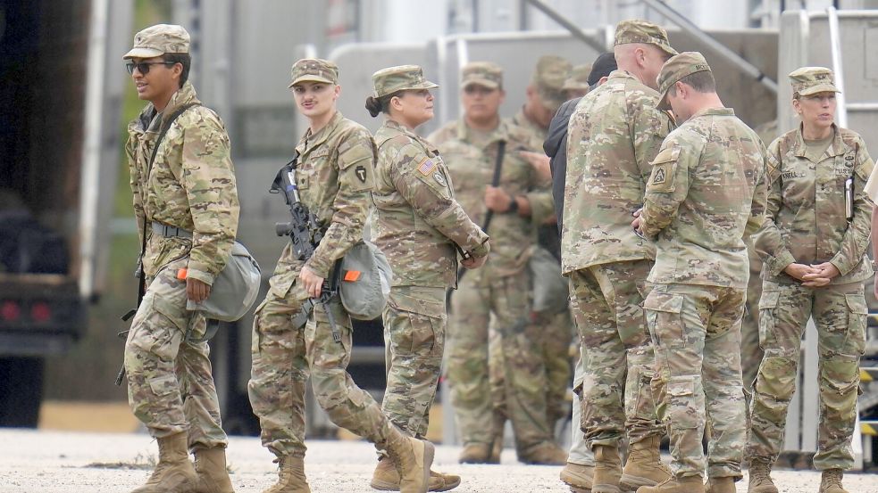 Nationalgardisten aus Texas sind nach Illinois gereist. Ob sie dort auch zum Einsatz kommen, ist unklar. Foto: Erin Hooley/AP/dpa