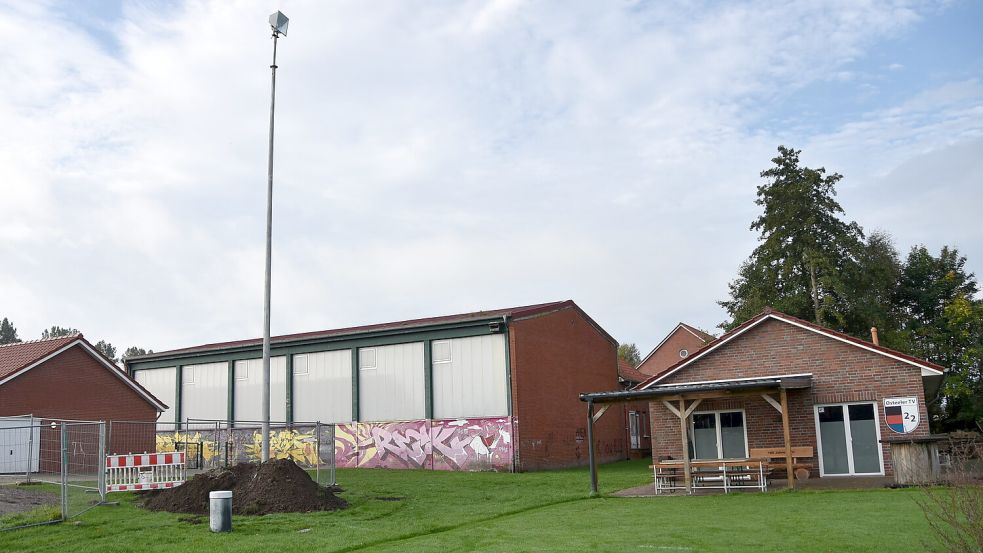 Dieser Lichtmast stand am längsten. Bis sein aus acht Kubikmeter Beton bestehendes Fundament entfernt war, dauerte es einige Zeit. Foto: Thomas Dirks