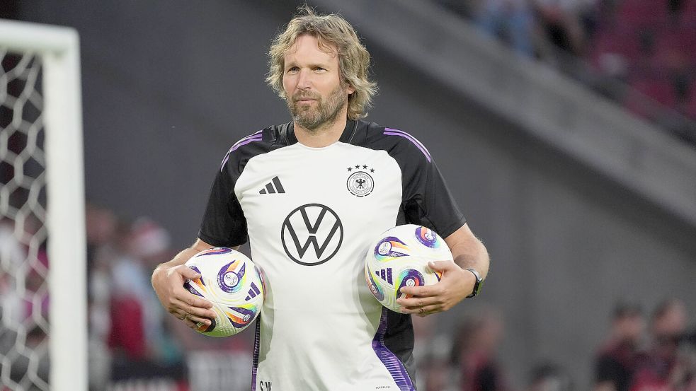 Stefan Wessels kümmert sich bei der deutschen Nationalmannschaft um die Torhüter, die perspektivisch infrage kommen könnten. Im Oktober folgt die nächste Länderspielmaßnahme. Foto: IMAGO/Schüler