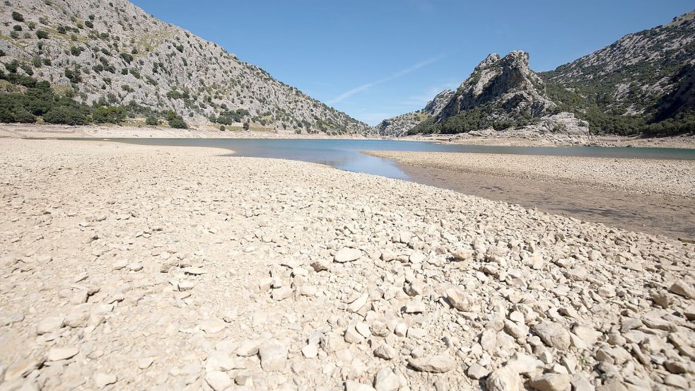 Das Wasserreservoir Gorg Blau im Tramuntana-Gebirge, das Palma auf Mallorca versorgt, war im September recht leer. (Archivbild) Foto: Clara Margais