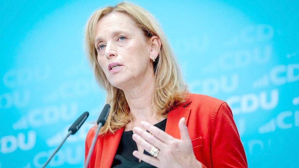 Bildungsministerin Prien berichtet von Überlegungen unter Juden, ob sie sich vorsorglich ein Finanzpolster im Ausland anlegen sollen. Foto: Kay Nietfeld/dpa