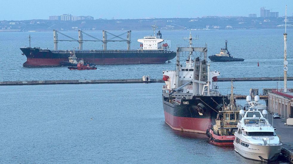 Die ukrainische Schwarzmeerregion Odessa ist immer wieder Ziel russischer Angriffe. (Archivbild) Foto: Evgeniy Maloletka/AP/dpa