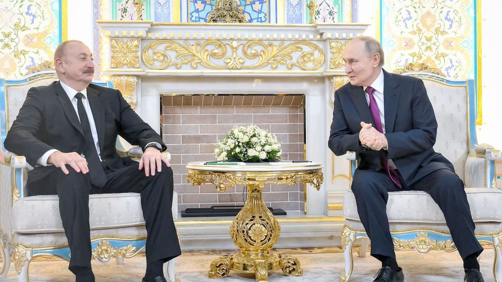 Der aserbaidschanische Präsident Ilham Aliyev hat Kremlchef Wladimir Putin öffentlich gedankt für die Aufklärung des Flugzeugabsturzes im Dezember vorigen Jahres. Foto: Grigory Sysoyev/Pool Sputnik Kre