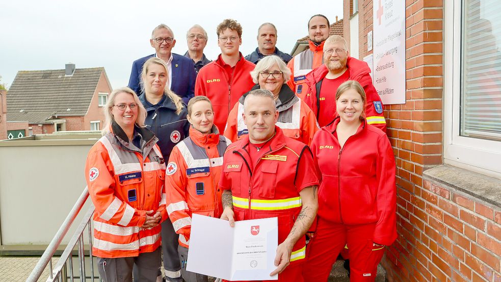 Landrat Olaf Meinen (oben links) mit einigen der stillen Heldinnen und Helden. Foto: Landkreis Aurich