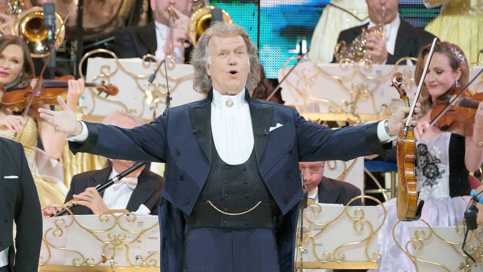 Walzermusik könne Menschen zum Swingen bringen, sagte der Dirigent. (Archivbild) Foto: Atilano Garcia