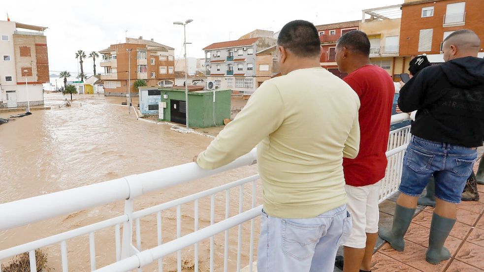 Starker Regen hat in Südostspanien zu Überschwemmungen geführt. Foto: Edu Botella/EUROPA PRESS/dpa