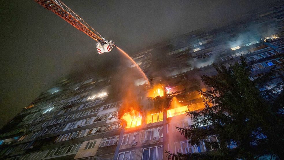 Der ukrainische Präsident Wolodymyr Selenskyj fordert ein Handeln gegen Russlands „Terror aus der Luft“. (Archivbild) Foto: (AP Photo/Dan Bashakov)/AP/dpa