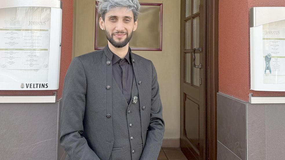 Mohammad Kamal ist 2016 nach Deutschland gekommen, um sich hier ein neues Leben aufzubauen. Er betreibt in Osnabrück die Weinstube Joducus. Foto: Lukas Weinandy