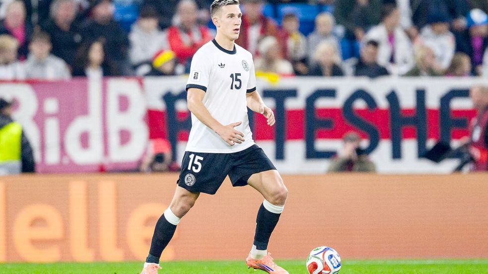 Nico Schlotterbeck am Ball bei seinem Länderspiel-Comeback gegen Luxemburg. Foto: Tom Weller