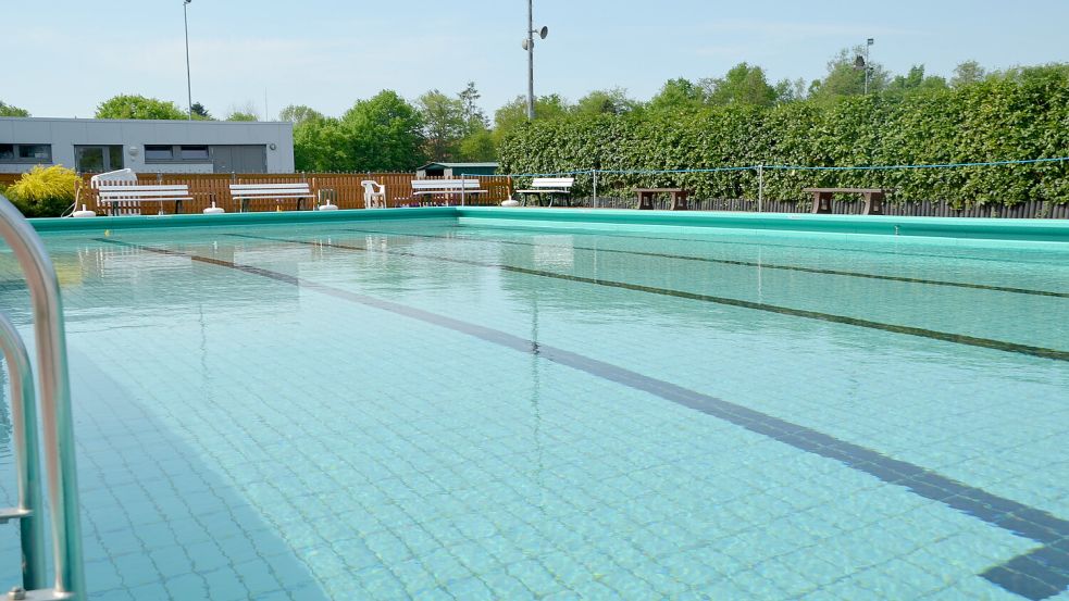 Das Bild zeigt das Freibadbecken. Diesmal geht es um die Verschönerung des Außengeländes. Foto: Archiv/Christin Wetzel
