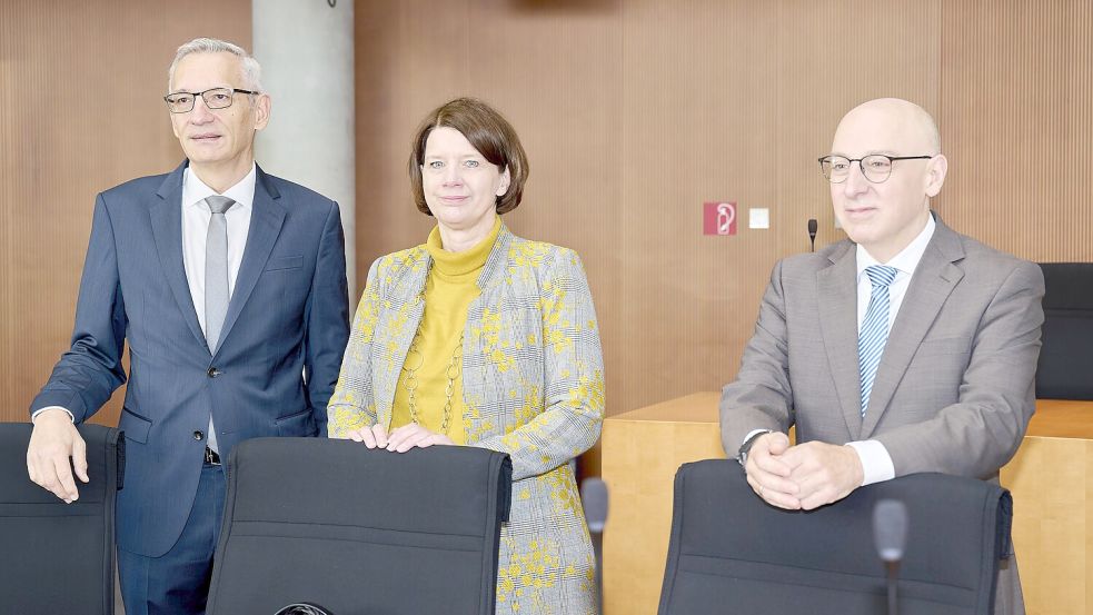 Martin Jäger, Präsident des Bundesnachrichtendienstes (links), Martina Rosenberg, Präsidentin des Bundesamtes für den Militärischen Abschirmdienst und Sinan Selen, Vizepräsident des Bundesamtes für Verfassungsschutz. Foto: IMAGO/www.photowerkstatt.de