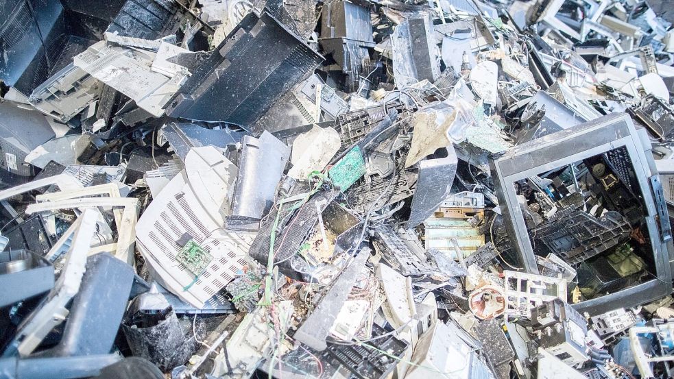 Elektroschrott liegt in einer Halle einer Recyclingfirma. (Archivbild) Foto: Marcel Kusch