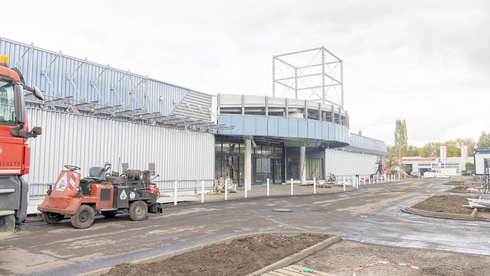 Bald wird im ehemaligen Real in Osnabrück ein Kaufland eröffnen. Noch laufen die Arbeiten allerdings auf Hochtouren. Foto: André Havergo