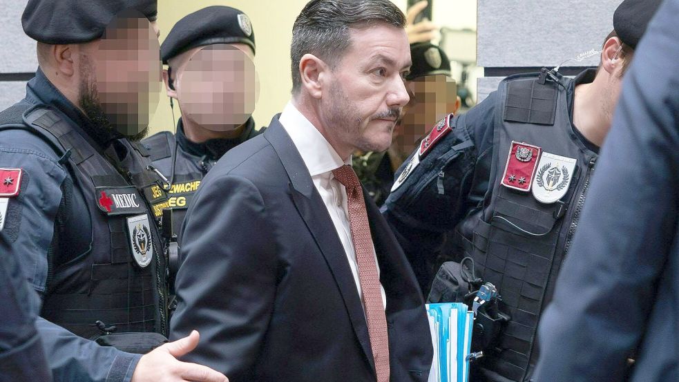 Zahlreiche Journalisten verfolgten den Auftakt des Prozesses gegen René Benko. Foto: Expa/Johann Groder