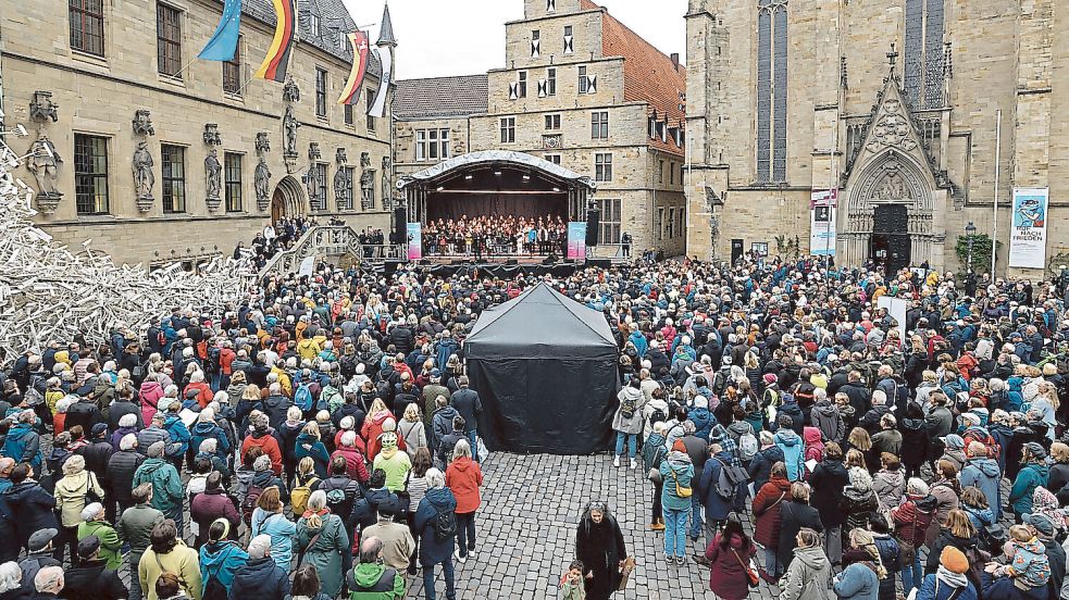 Rund 2000 Menschen kamen zum Friedenssingen im Jubiläumsjahr. Foto: Michael Gründel