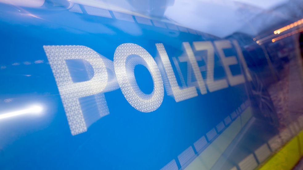 Polizeibeamte durchsuchten 14 Objekte in Norddeutschland. Symbolfoto: Marijan Murat/dpa
