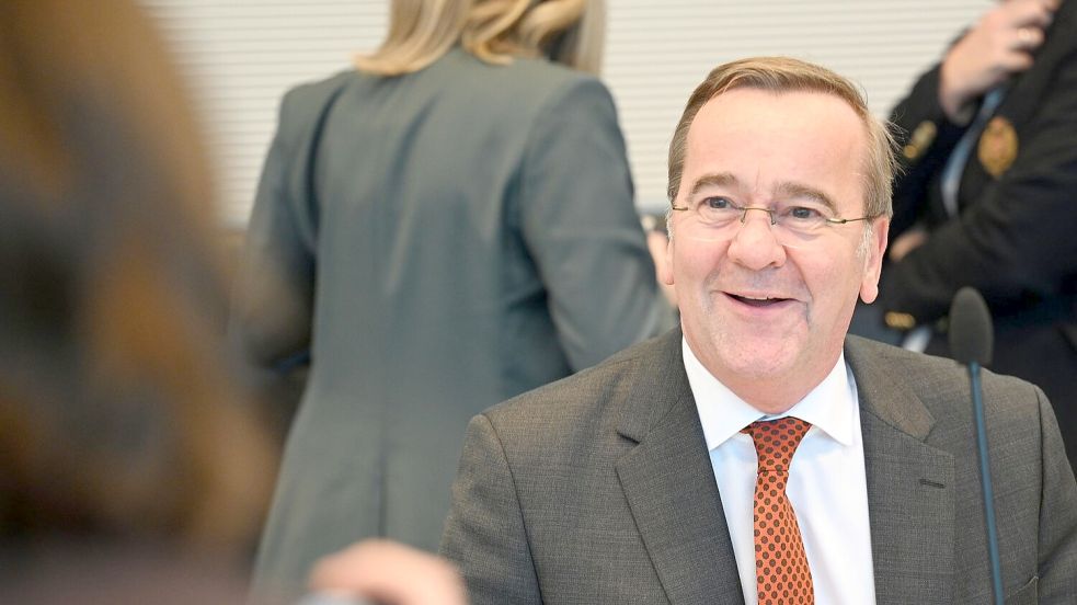 Der fröhliche Eindruck täuscht: In der SPD-Fraktionssitzung gab es von Verteidigungsminister Boris Pistorius sehr kritische Töne zum Wehrdienstvorschlag der Union. Foto: Niklas Graeber