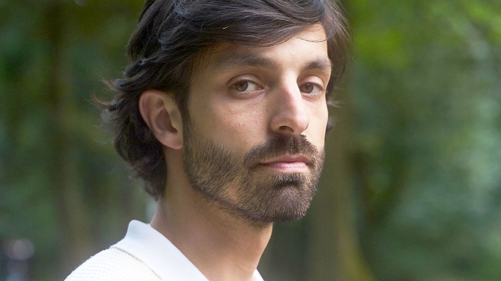 Der Dramatiker Akin Emanuel Sipal hat ein Theaterstück über Mesut Özil geschrieben. Foto: -/Privat/dpa