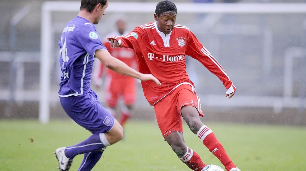 Zwei Duelle in der 3. Liga gegen den FC Bayern München: In der Saison 2009/10 spielte David Alaba zunächst für die 2. Mannschaft des deutschen Topklubs. Am 17. Oktober 2010 trafen die „kleinen“ Bayern an der Grünwalder Straße auf den VfL Osnabrück. Benjamin Siegert und seine Kollegen erkämpften ein 1:1. Foto: Imago/Ulmer