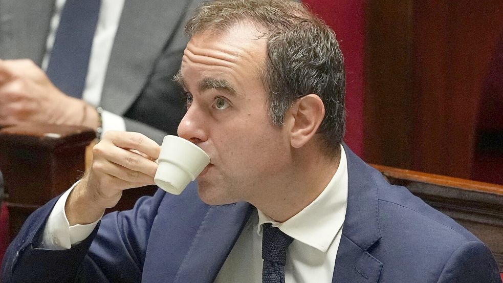 Die beiden Misstrauensanträge gegen die Regierung von Premier Lecornu sind gescheitert. Foto: Thibault Camus/AP/dpa