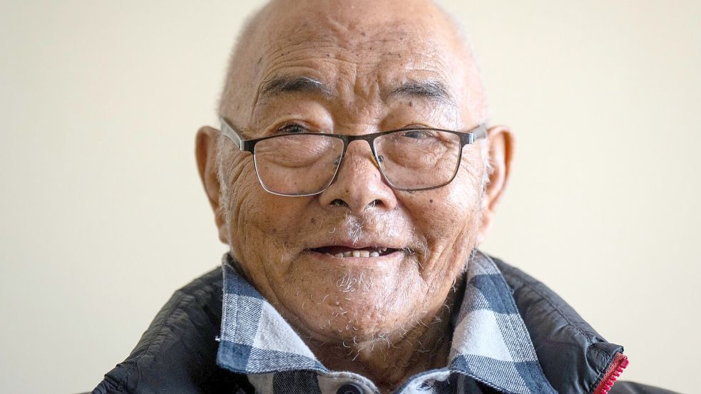 Kanchha Sherpa war der letzte Überlebende der Everest-Expedition 1953 um Edmund Hillary und Tenzing Norgay. Der 92-Jährige starb nach Angaben seiner Familie zu Hause in Kathmandu. (Archivbild) Foto: Niranjan Shrestha/AP/dpa