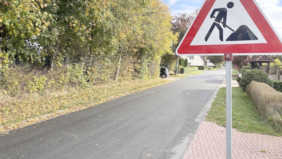Voraussichtlich Ende 2025 sollen die Bauarbeiten am Ritzweg beginnen. Dieses Schild bezieht noch auf eine andere Baustelle. Foto: Aiko Recke