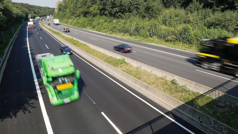 Die A30 bekommt neuen Flüsterasphalt. Es kommt zu Sperrungen der Anschlussstellen in Hellern und Hasbergen. Foto: David Ebener