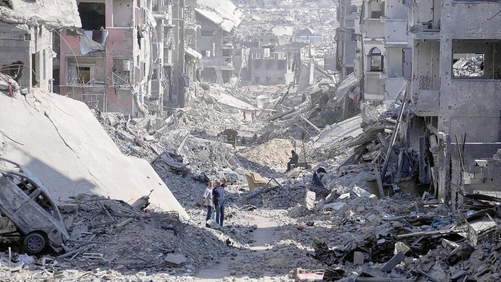 Der Wiederaufbau soll nach US-Angaben zunächst nur in den Zonen beginnen, die nicht unter der Kontrolle der Hamas stehen. Foto: Jehad Alshrafi/AP/dpa